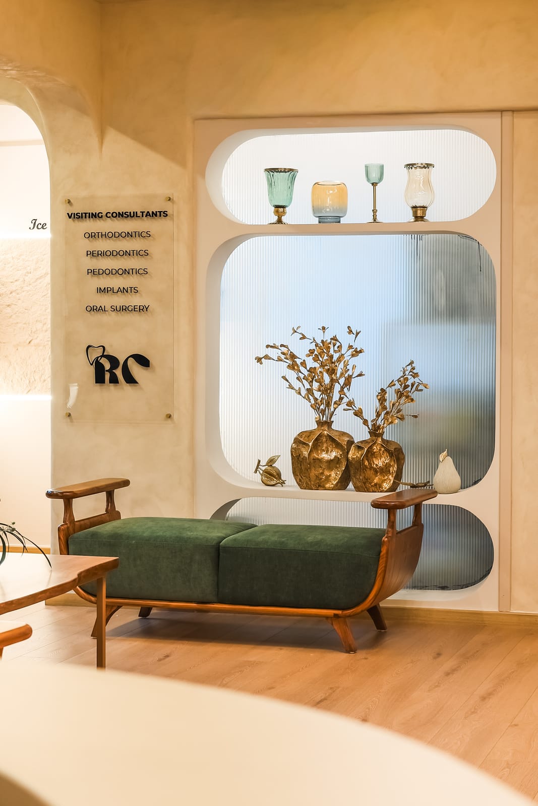 Lounge corner with a bench, display niche and the visiting consultants board