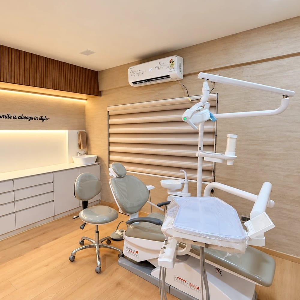 Procedure room with wood-slat walls, the dental chair and the words “a healthy smile is always in style”